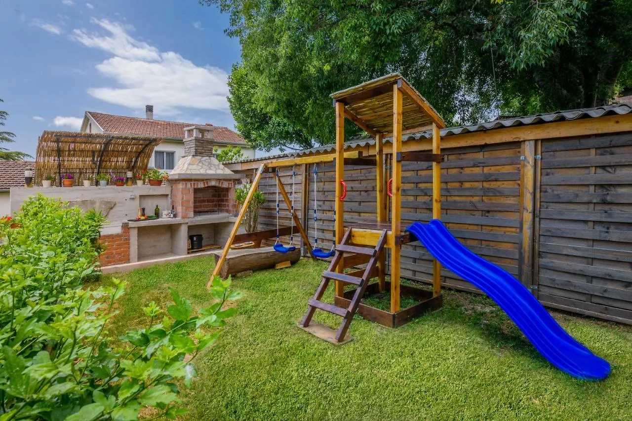 Dom wakacyjny Rustic Istrian House Varesco Krnica