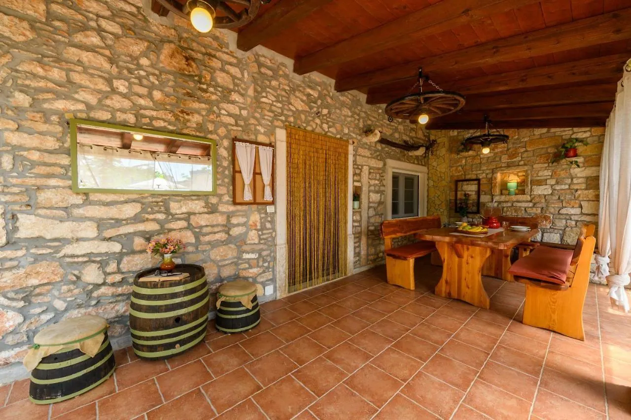 Dom wakacyjny Rustic Istrian House Varesco Krnica