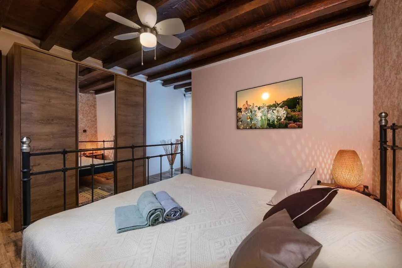 Rustic Istrian House Varesco Krnica 0*,